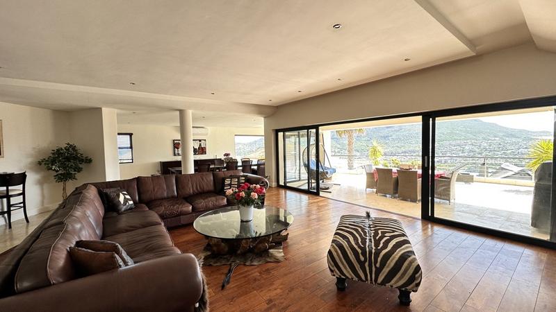 4 Bedroom Property for Sale in Hillcrest Western Cape